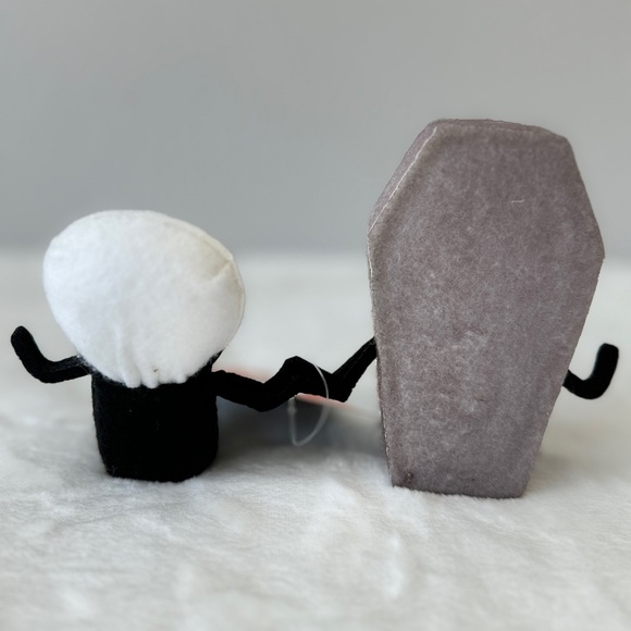 Coffin and Skelton Duo Halloween Figurine New. - Picture 3 of 3